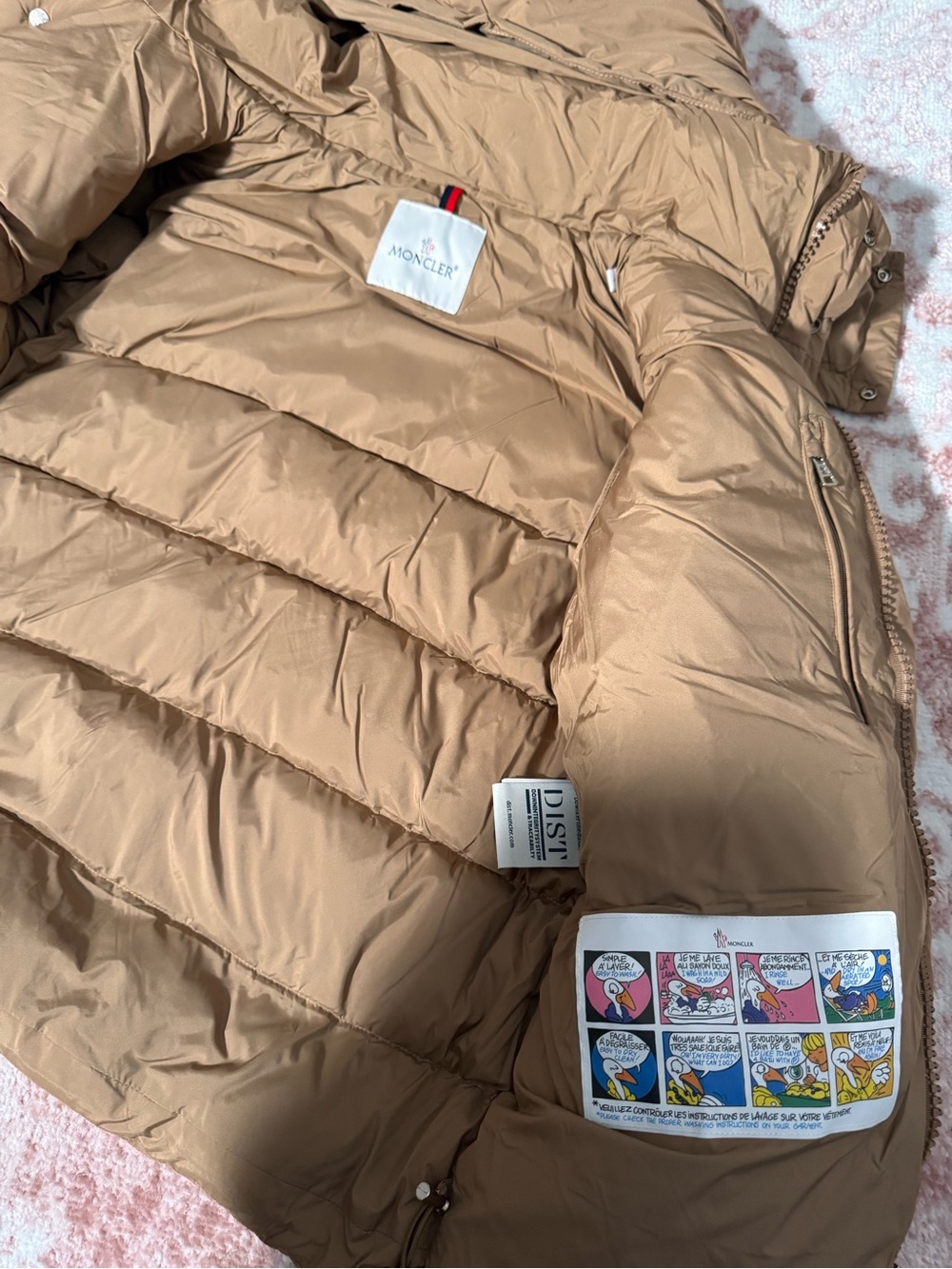 Moncler Maya 70 Hooded Short Down lacket used. Size 1(small) - Picture 4 of 7
